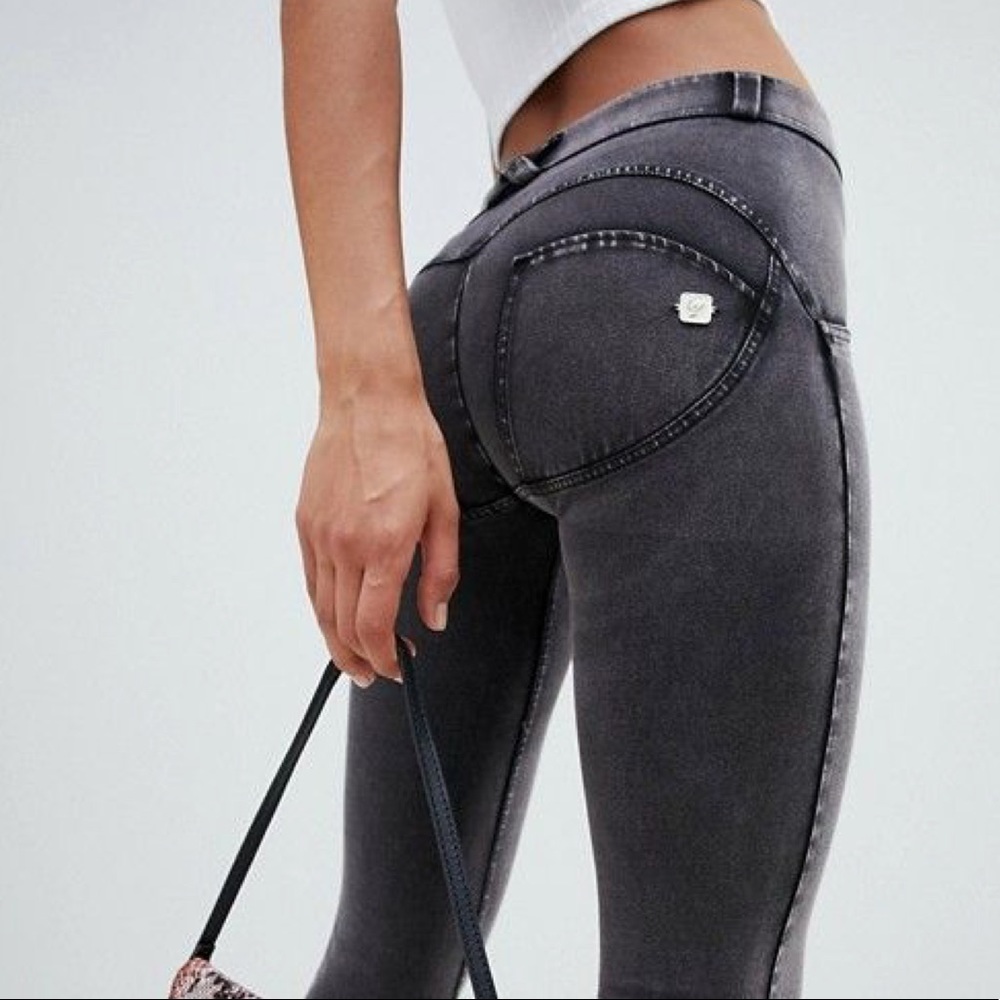“BOOTY PANTS” Skinny low rise jean